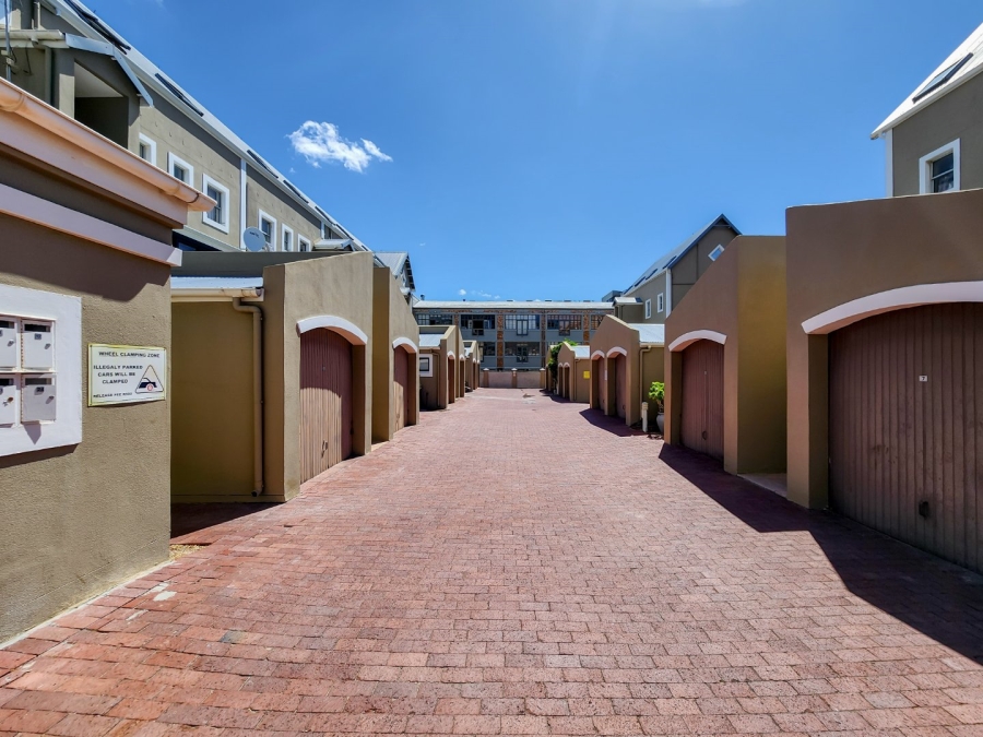 2 Bedroom Property for Sale in Gardens Western Cape